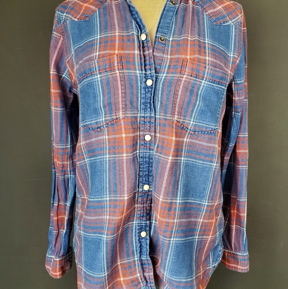 American Eagle Flannel Top     A37-14